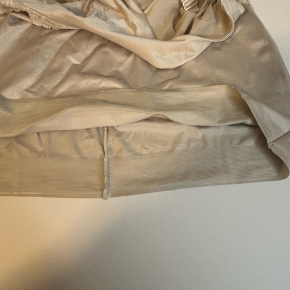 Ruby Ribbon Neutral Camisole - Picture 5 of 6